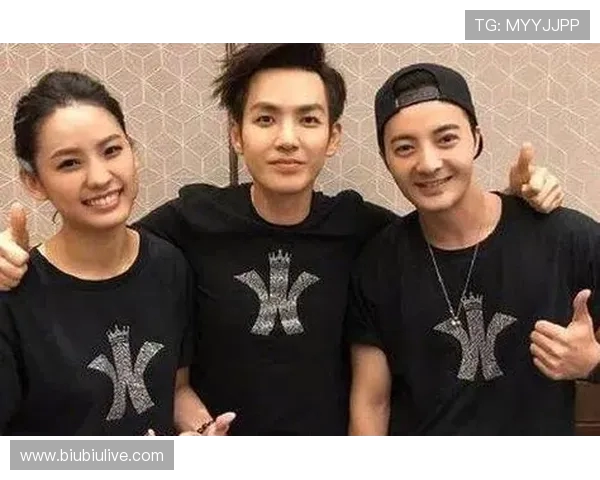 李明携子亮相世俱杯!高颜值父子同框引热议(3) 李明携子亮相世俱杯!高颜值父子同框引热议(3)